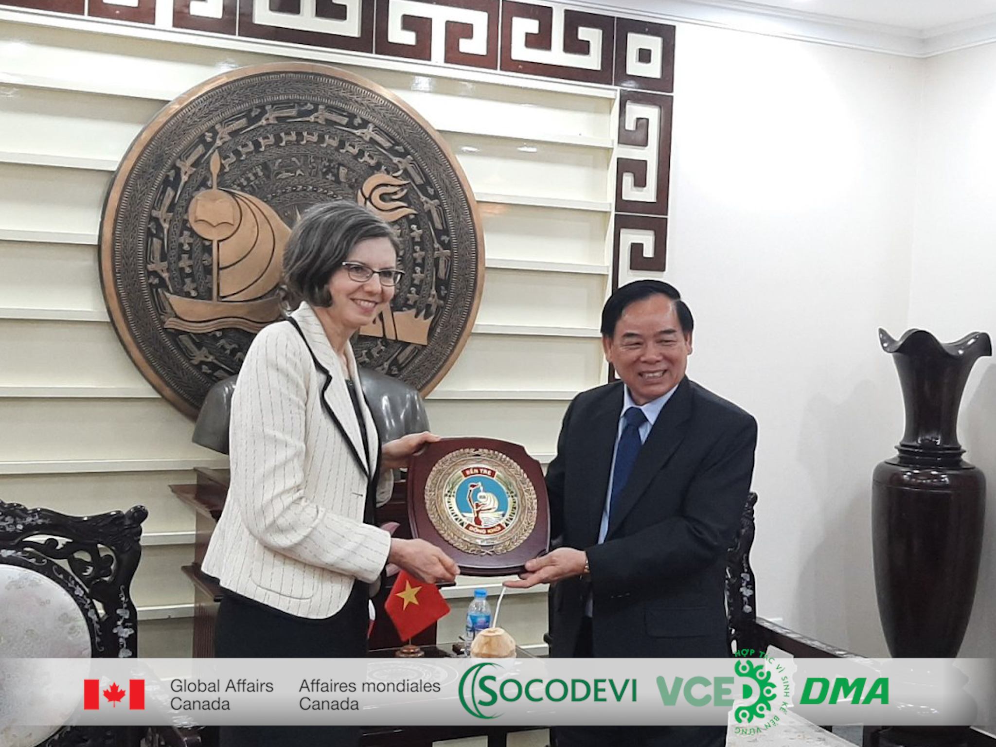 THĂM VÀ LÀM VIỆC VỚI CHỦ TỊCH THƯỜNG TRỰC UBND TỈNH BẾN TRE