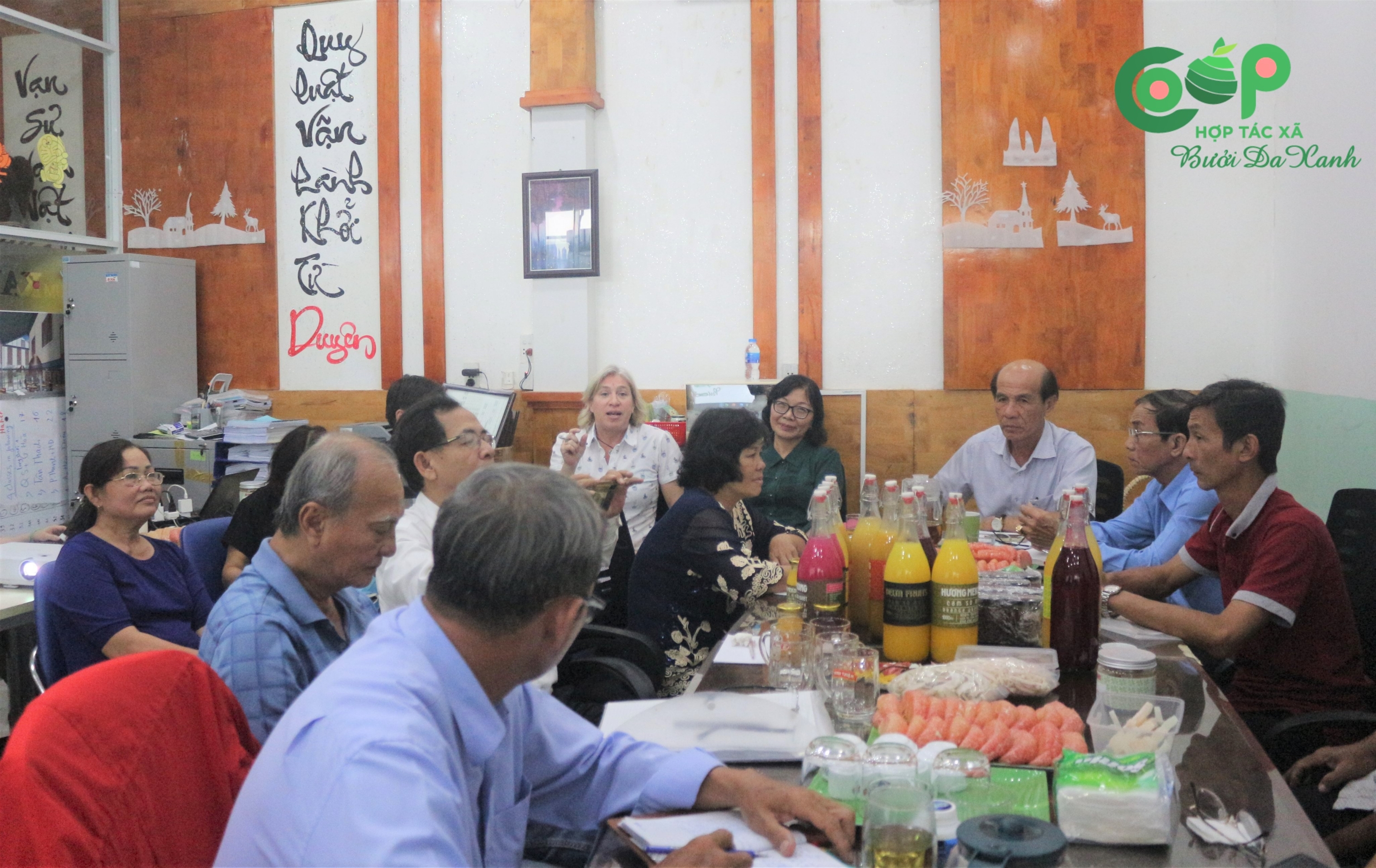 Giám đốc dự án VCED tham dự cuộc họp HĐQT đầu tiên trong năm mới của HTX Bưởi da xanh Bến Tre